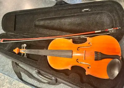 Classical violin for Xmas!!’ 4/4 full size Wonderful classical violin for beginners Great entry leve...