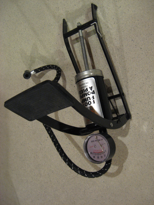 Foot Pump in Fishing, Camping & Outdoors in Calgary - Image 4