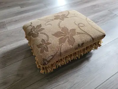 Excellent condition. Like brand new. 40cm W x 33cm D x 22cm H