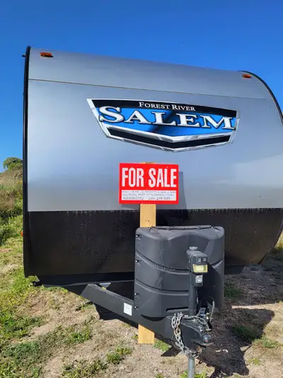 This trailer previously parked at a Trailer Resort is now looking for its new owners. It has 2 full...