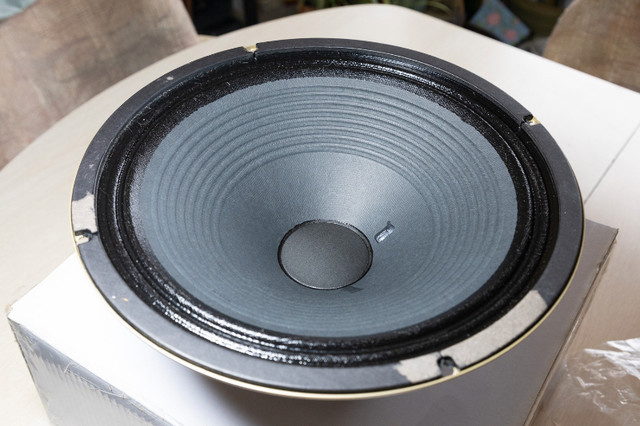 12" Celestion V-Type - G12V-70 8-Ohm 70 watt in Amps & Pedals in Oshawa / Durham Region - Image 2