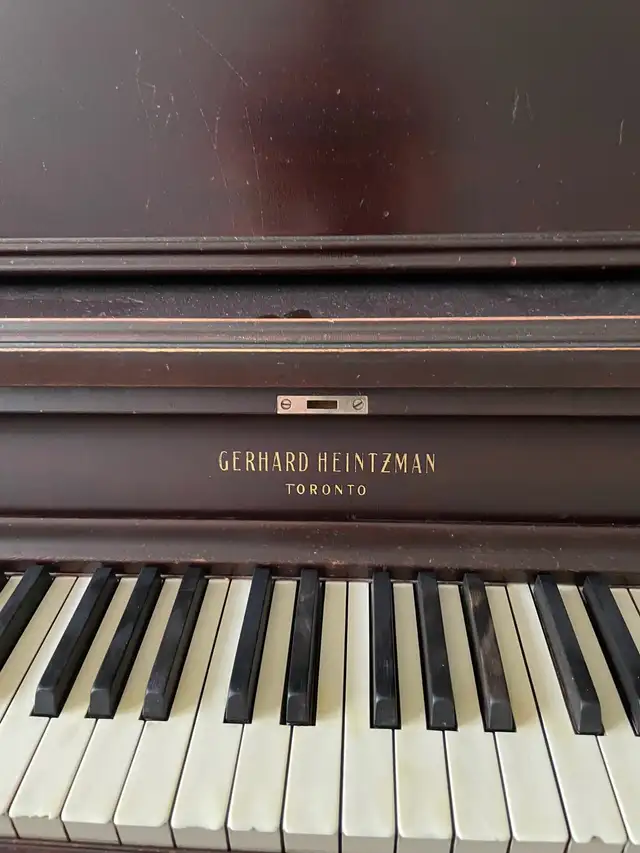 Antique Piano in Pianos & Keyboards in Calgary - Image 2