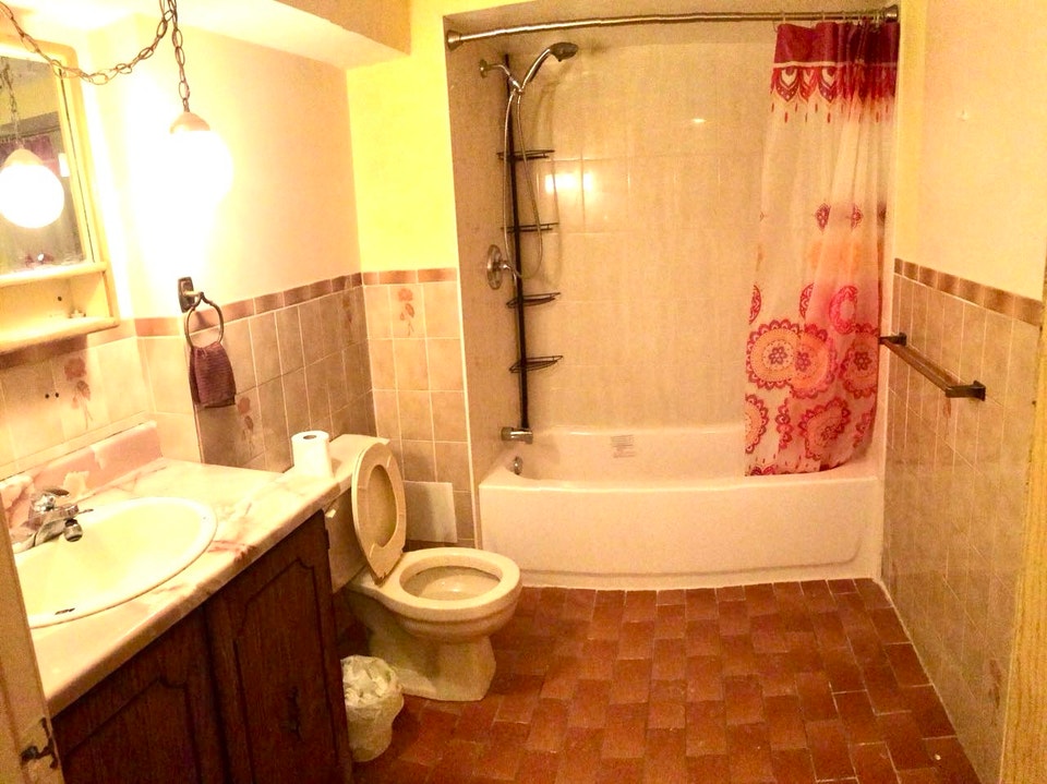 Quiet comfy single room for rent 5