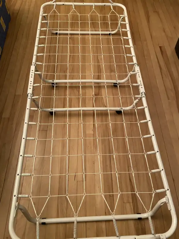 LIT PLIANT AVEC MATELAS 1 PLACE in Bedding in City of Montréal - Image 2