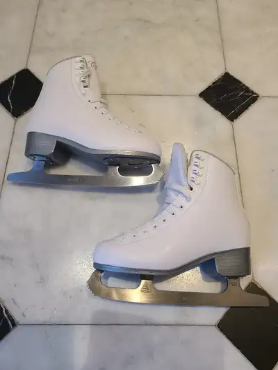 Cameo by Jackson Women's size 7 skates, View more