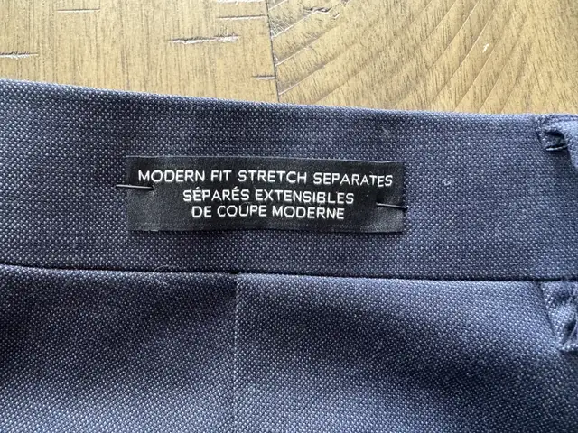 Kenneth Cole Awearness Modern Fit Dress Pants - NEW - Size 32 in Men's in Strathcona County - Image 6