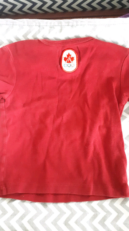 Canada toddler shirt dans Vêtements - 18 à 24 mois  à Moncton - Image 2