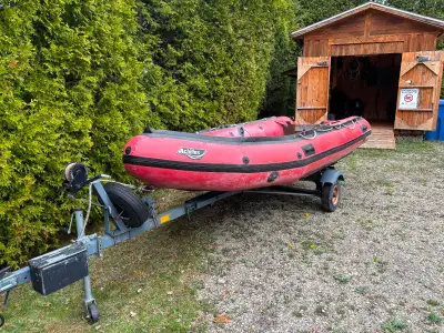 Bateau gonflable Achilles 14 pieds. Fabrication japonaise en HYPALON ce qui est un matériel de loin...