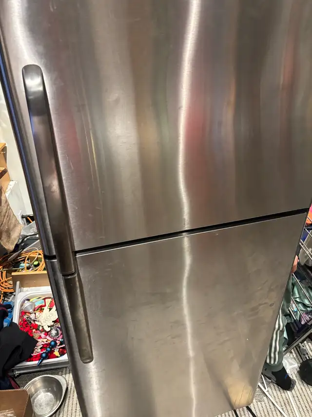 GE Stainless Steel Refrigerator in Refrigerators in City of Toronto - Image 10
