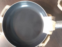 Medium non-stick pan