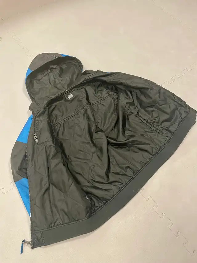 Boys Winter Jacket in Kids & Youth in Calgary - Image 6
