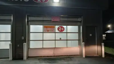 DEUX PORTES DE GARAGE, View more