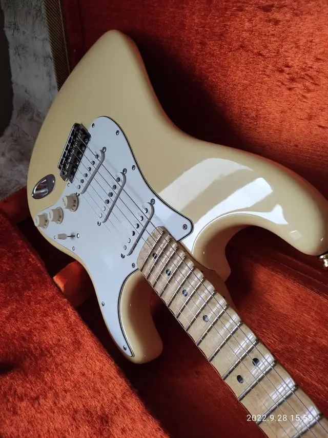 2007 Fender Yngwie Malmsteen Stratocaster for sale or trade in Guitars in Mississauga / Peel Region - Image 5