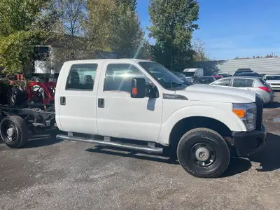 FORD F350 2015 comme neuf , INSPECTION Fait 16 mars 2026 , moteur 6.2 litres essence , 4x4 , possibi...
