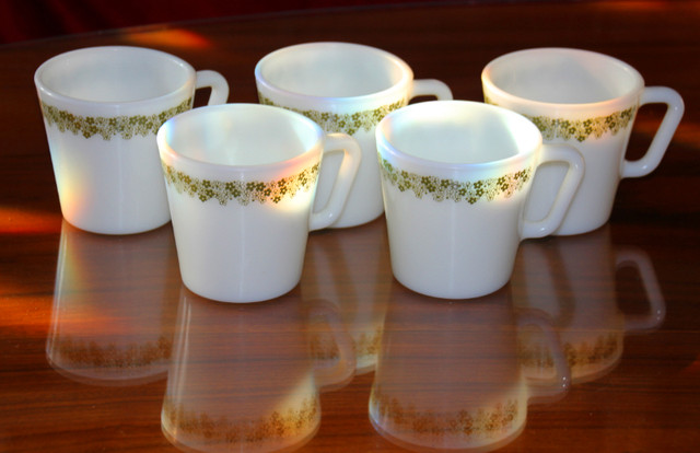 Five Vintage Pyrex Mugs in Kitchen & Dining Wares in Winnipeg - Image 2