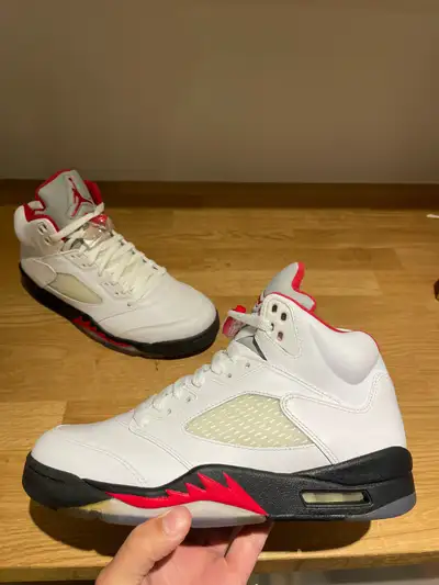 Jordan 5 Metallics - Size 8, View more