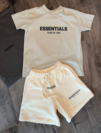 Kids essentials shorts T-shirt medium 