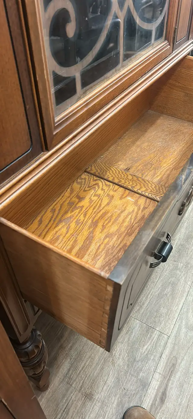 antique china cabinet in Hutches & Display Cabinets in Edmonton - Image 6