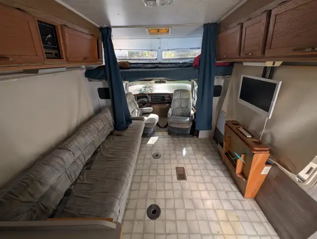 1988 Ford Econoline E350 motorhome in RVs & Motorhomes in Nanaimo - Image 8
