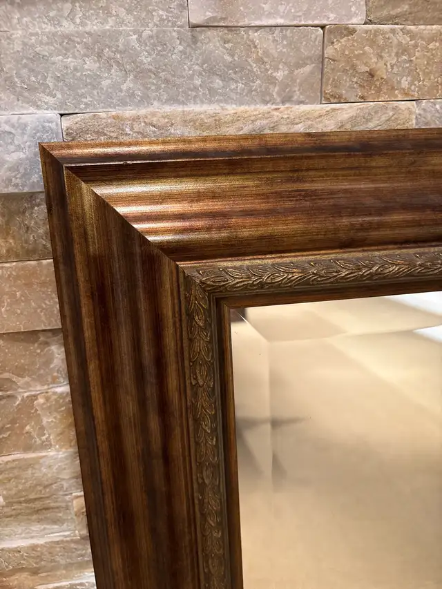 Wood‑Framed Mirror with Bevelled Glass – FOR SALE in Home Décor & Accents in Mississauga / Peel Region - Image 3