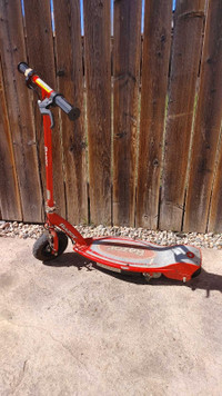 Razor E100 Electric Scooter with Charger