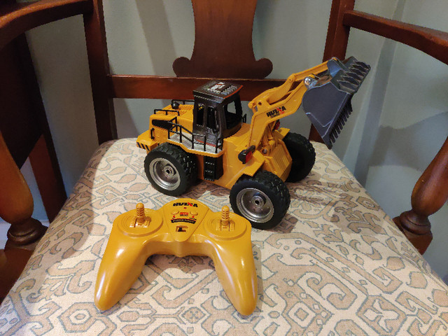 RC Metal Bulldozer Front Loader in Toys & Games in London