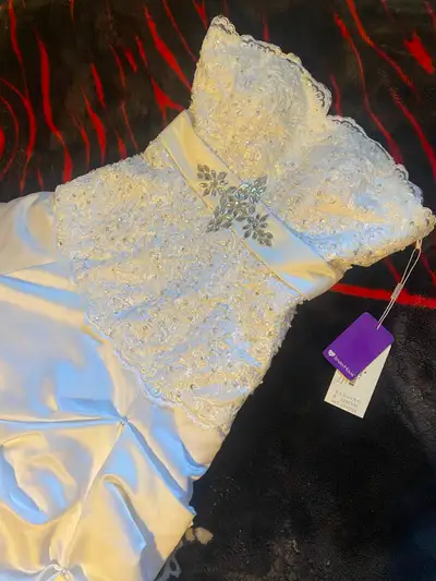 Size 6 brand new Ballgown wedding dress from Jenjen House $100, View more