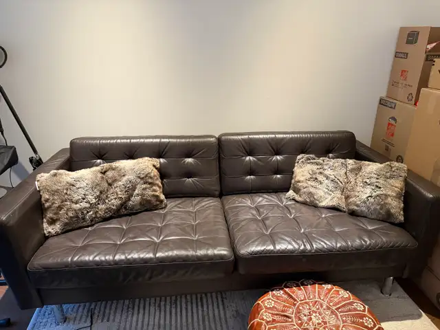 Pillow decor fur 2  in Home Décor & Accents in City of Toronto - Image 2