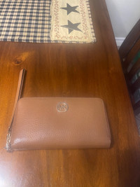  Beautiful Leather, Michael Kors, rest wristlet