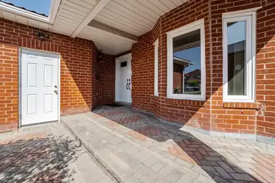 2 Rooms available for rent
