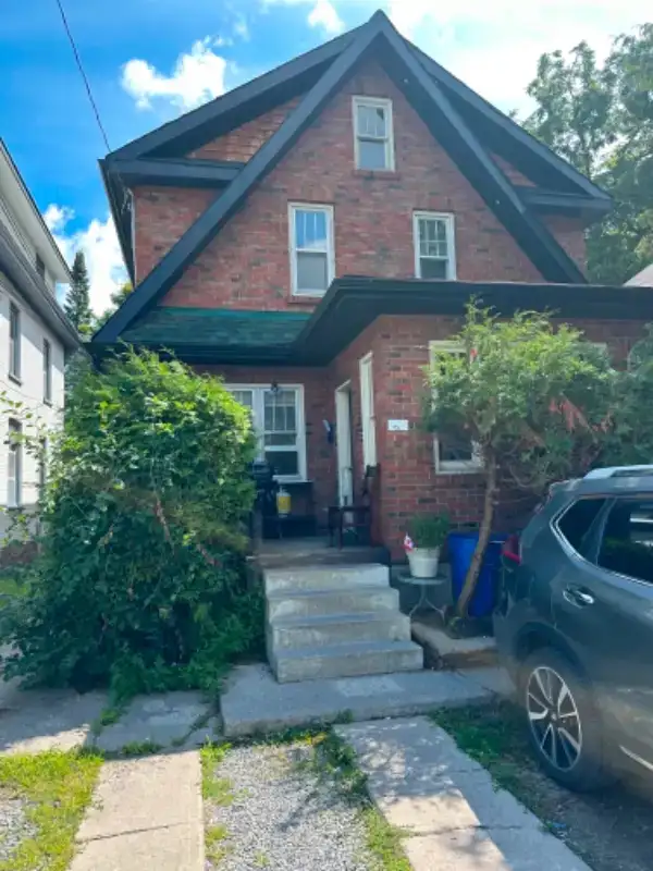 ATTN STUDENTS 3 Bdrm Steps To Downtown, River, Transit