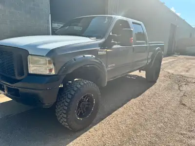 295,000 km – 4” lift – Leather – Command start – Keyless entry – Alarm Selling my 2006 F-350. It’s b...