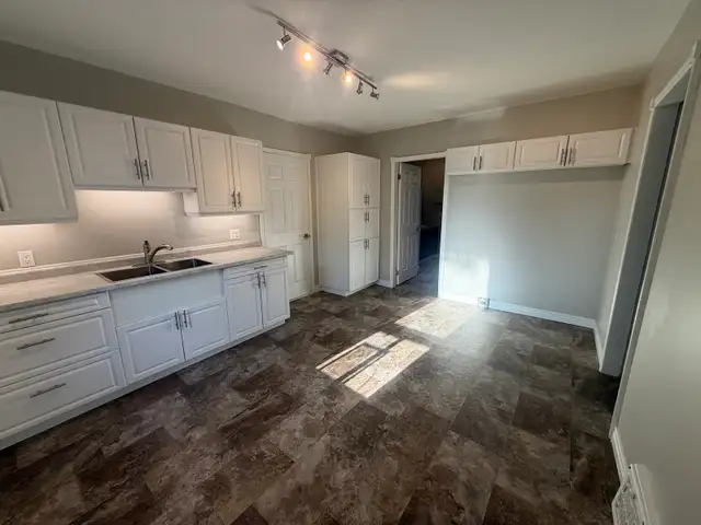 Hanover. Renovated. 2Br. Main Floor.