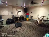 Rehearsal studio for rent by the hour