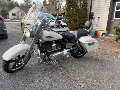 À vendre : Harley-Davidson Dyna Switchback de 2014 – 23 825 km – Excellente condition Prix : $10 250...