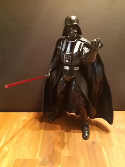 I'm Selling a mint condition Disney Store Exclusive Star Wars Darth Vader 14 1/2" Talking Figure. Fu...