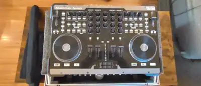 American Audio VMS4 DJ Controller 4 channel mixer 2 physical decks, 2 virtual Inputs for turntables...
