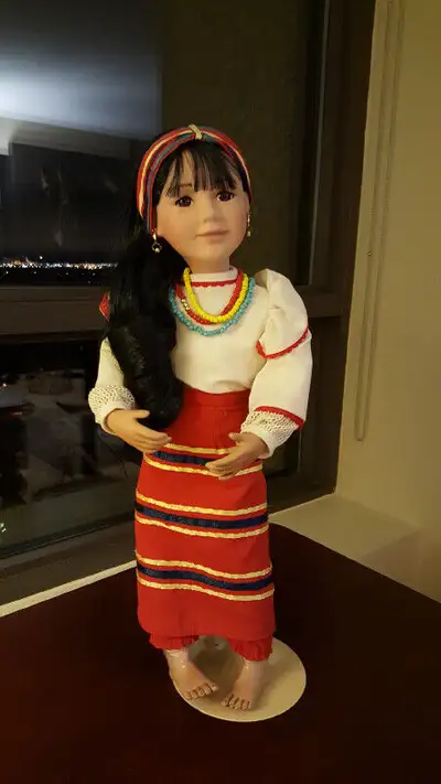 Lilian Collectable Doll The mould was broken in 1998. Lilian is signed by her creator artist. $150.0...