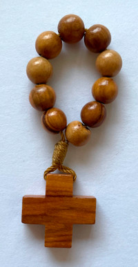 Petit chapelet à doigt en bois, 10 perles