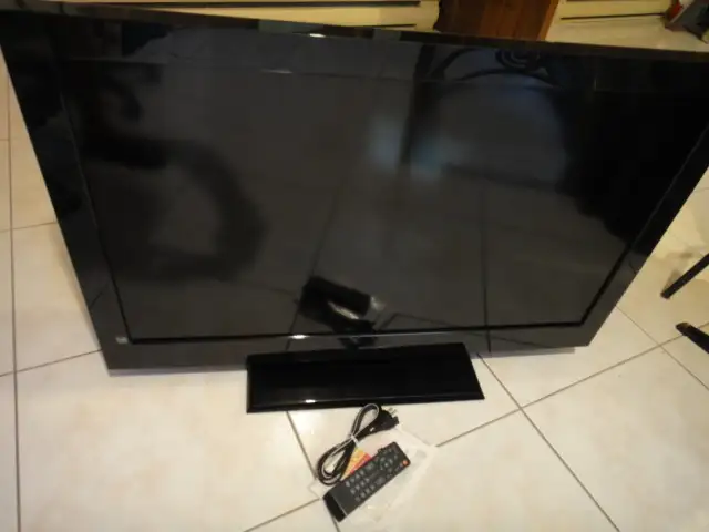 40-inch Emerson TV with Functional Remote Control