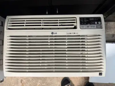 Keep your space cool with this used LG 8000 BTU air conditioner, model LW8017ER. It's in good workin...