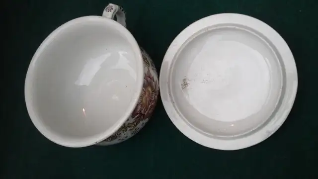 Chamber pot in Arts & Collectibles in Saint John - Image 4
