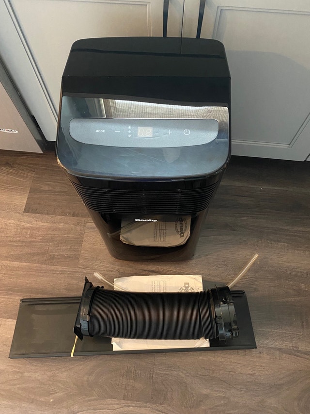 8000btu Danby portable air conditioner, like newWith window kit