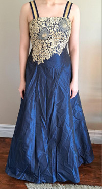 Dark blue and gold prom dress/ bleu et doré robe de bal