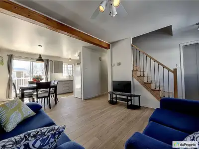 Profitez de cette charmante maison de 3 chambres sur 2 étages, fraîchement rénovée, propre et entièr...