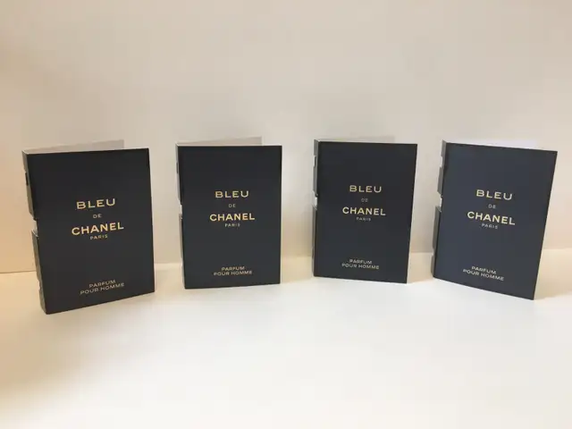 4 x Échantillons de parfum BLEU de CHANEL Homme, Neufs ! Sillery in Other in Québec City - Image 3