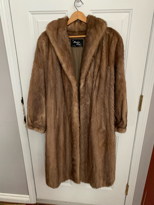 Vintage Women’s Reiss Mink Fur Coat Size  L - Offers Considered in Women's - Tops & Outerwear in Winnipeg