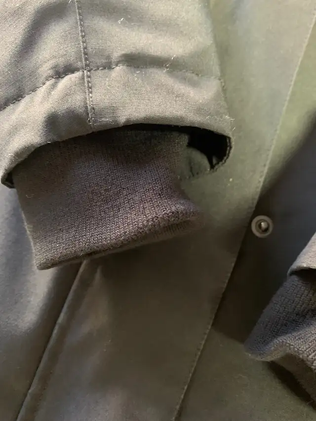 Canada goose black Victoria parka in Women's - Tops & Outerwear in Cape Breton - Image 8