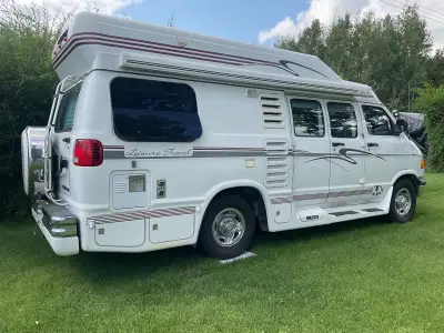 Dodge 3500, 2000 Leisure camper van Fully equipped .stove,fridge microwave,coffee maker, Angle toile...