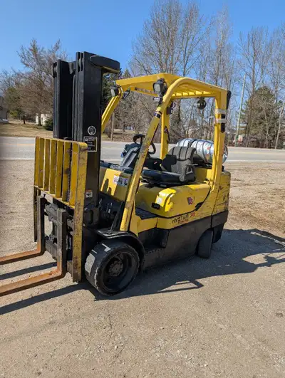 Hyster S70FT Triple mast with sideshift Has current safety sticker Everything working good. Ready to...